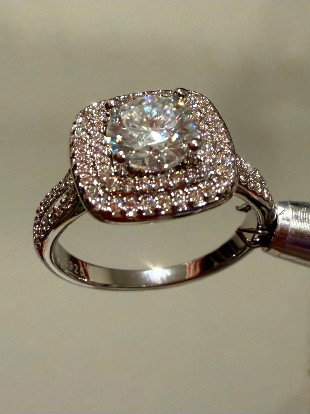 1.0CT NWT GRA MOISSANITE-Sterling Silver s925 Ring Size 8
